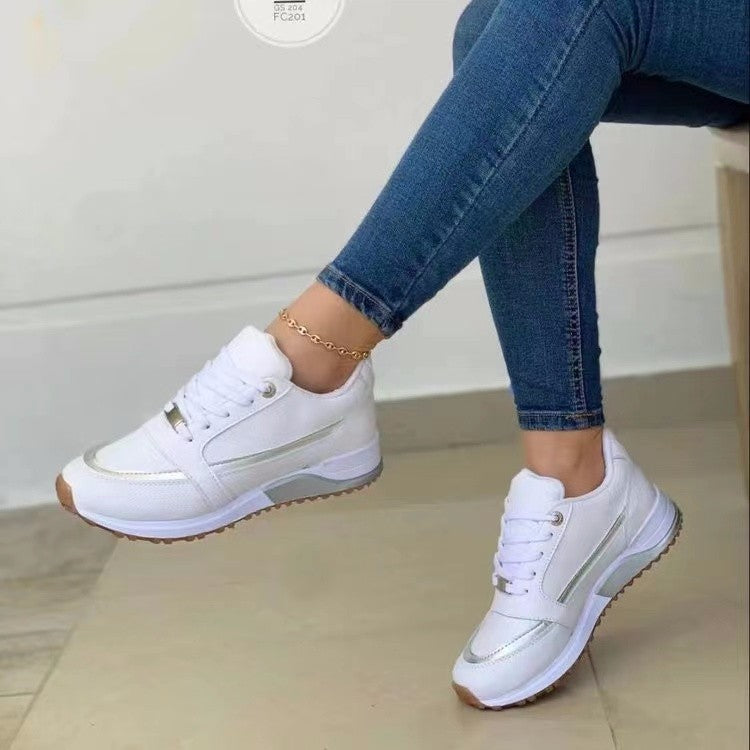 Damen Sportliche Sneakers mit modischem Metallic-Detail und rutschfester Sohle EB