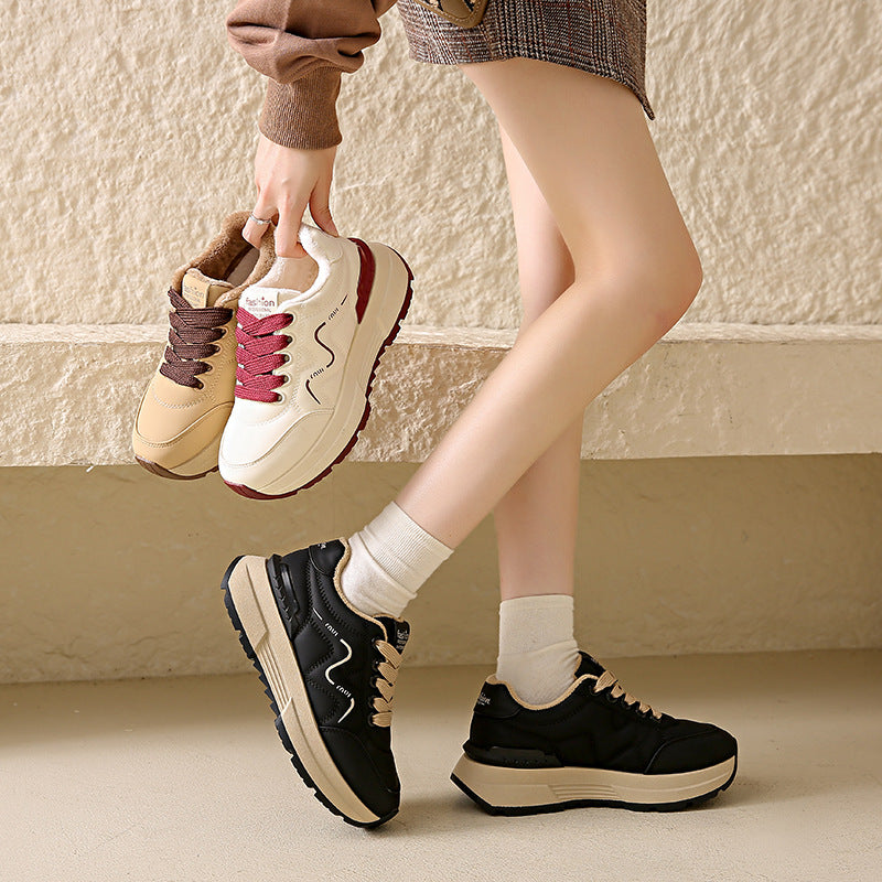 Damen Freizeit Sneakers mit angenehmem Futter und rutschfester Sohle EB