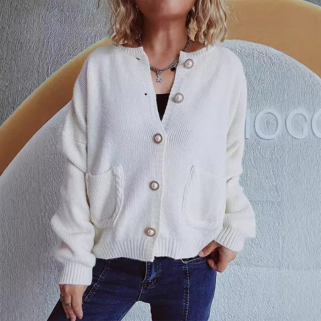 Damen Strickjacke mit dekorativen Perlenknöpfen und praktischen Taschen EB