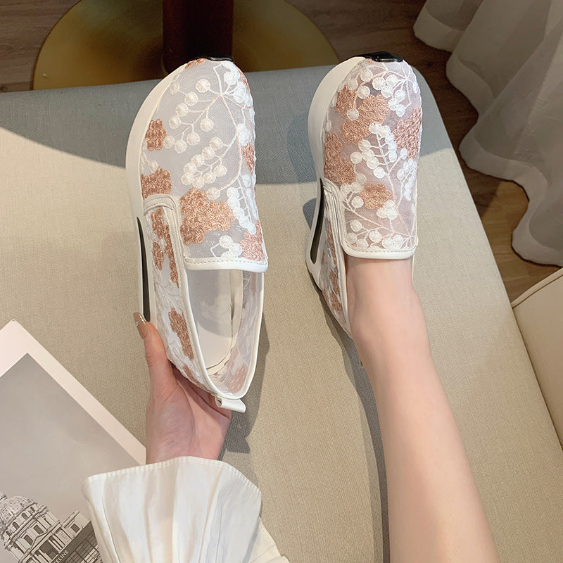 Damen Slip-On Sneaker mit modischem Blumenmusterdetail und bequemer Sohle EB