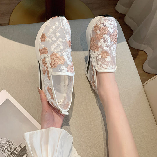 Damen Slip-On Sneaker mit modischem Blumenmusterdetail und bequemer Sohle EB