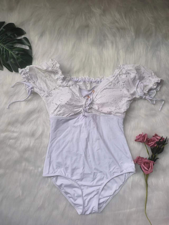 Damen Einteiler-Badeanzug mit romantischen Spitzen-Details EB