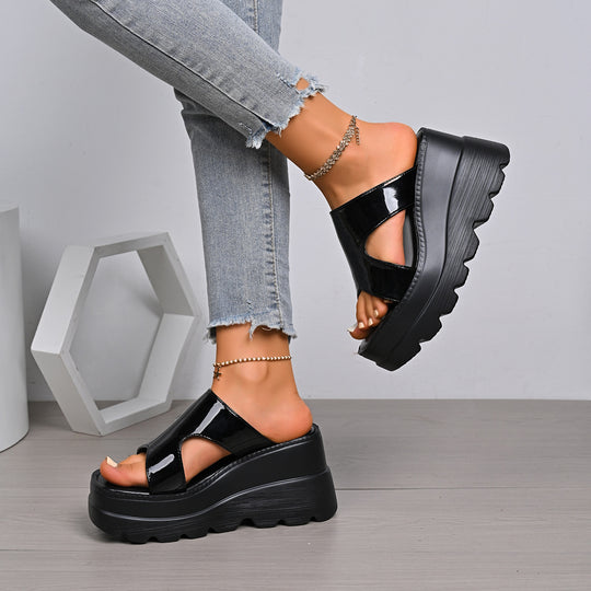 Damen Plattform-Sandalen mit elegantem Metallic-Riemendesign und rutschfester Sohle EB