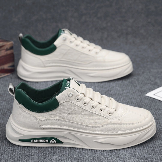 Unisex minimalistische Plateausneaker aus strukturiertem Kunstleder mit gepolstertem Fersenkragen und skulpturierter Außensohle EB