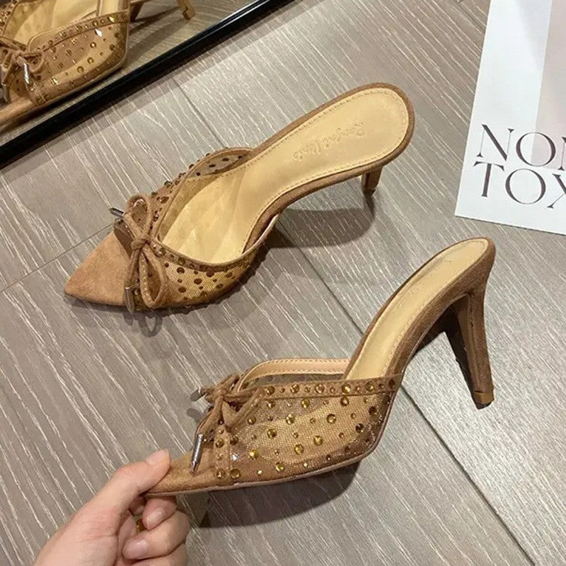 Damen elegante Mules mit zierlicher Schleifenverzierung und funkelnden Akzenten EB