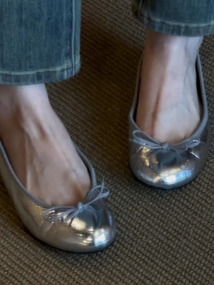 Damen Ballerinas aus glänzendem Leder mit verspieltem Schleifendetail EB