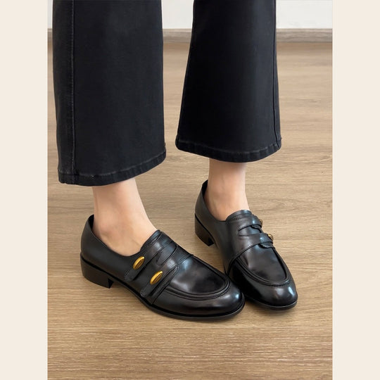 Damen Mokassins mit dekorativen Schnallen und elegantem Glanz EB