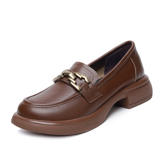 Damen Elegante Mokassins mit goldenen Schmuckdetails und komfortablem Blockabsatz EB