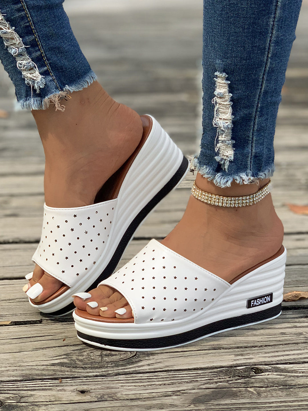 Damen Glamouröse Wedge-Pantoletten mit schimmerndem Obermaterial und bequemer Sohle EB