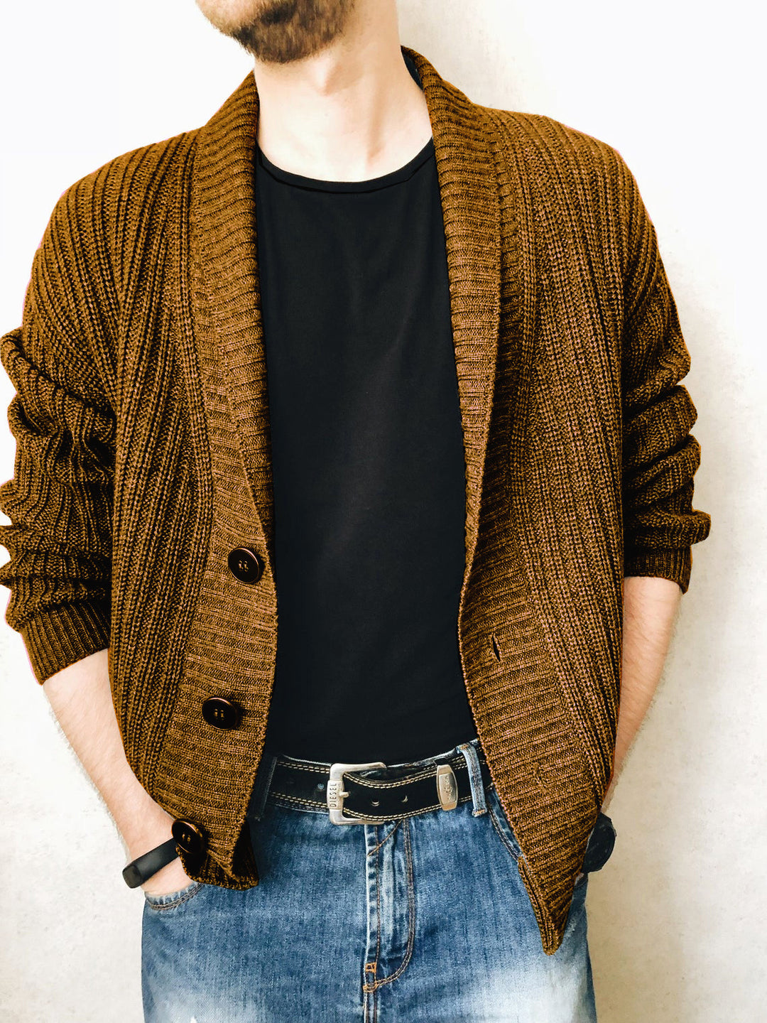 Herren Strickjacke mit großem Kragen und dekorativen Knöpfen EB