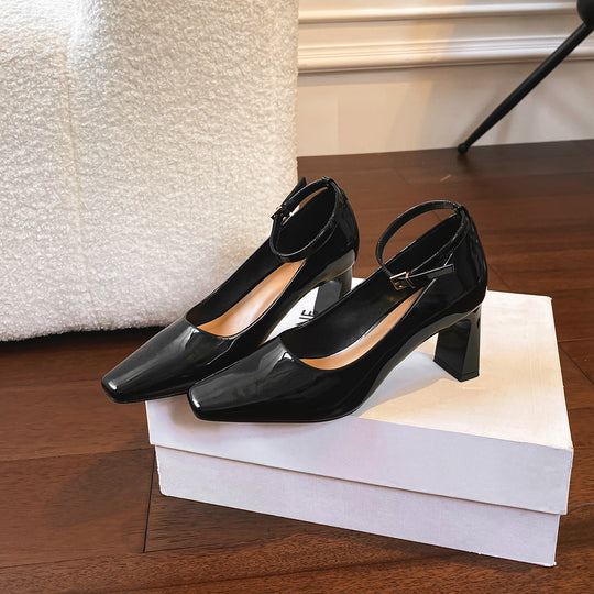 Damen Elegante Pumps mit verstellbarem Riemen und glänzendem Obermaterial EB