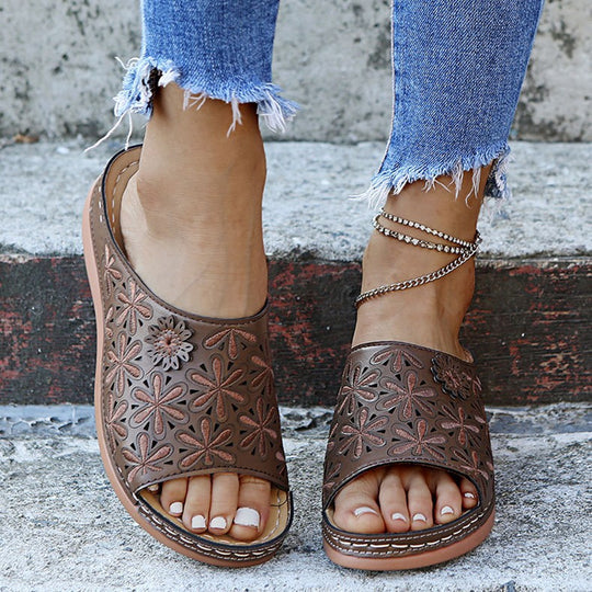 Damen Komfortable Clogs mit floralen Applikationen und anatomischem Fußbett EB