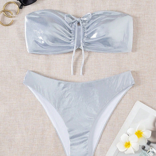 Damen Bandeau-Bikini mit glänzendem Oberteil und hohem Beinausschnitt EB