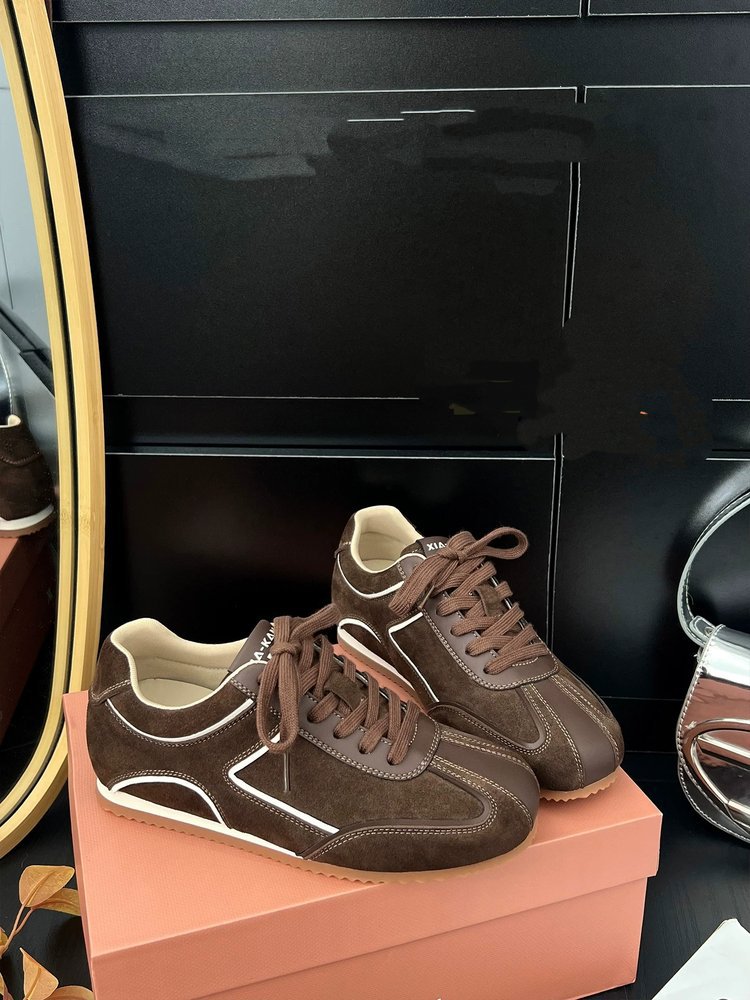 Damen Sneaker aus luxuriösem Wildleder mit sportlichem Design und atmungsaktiver Sohle EB