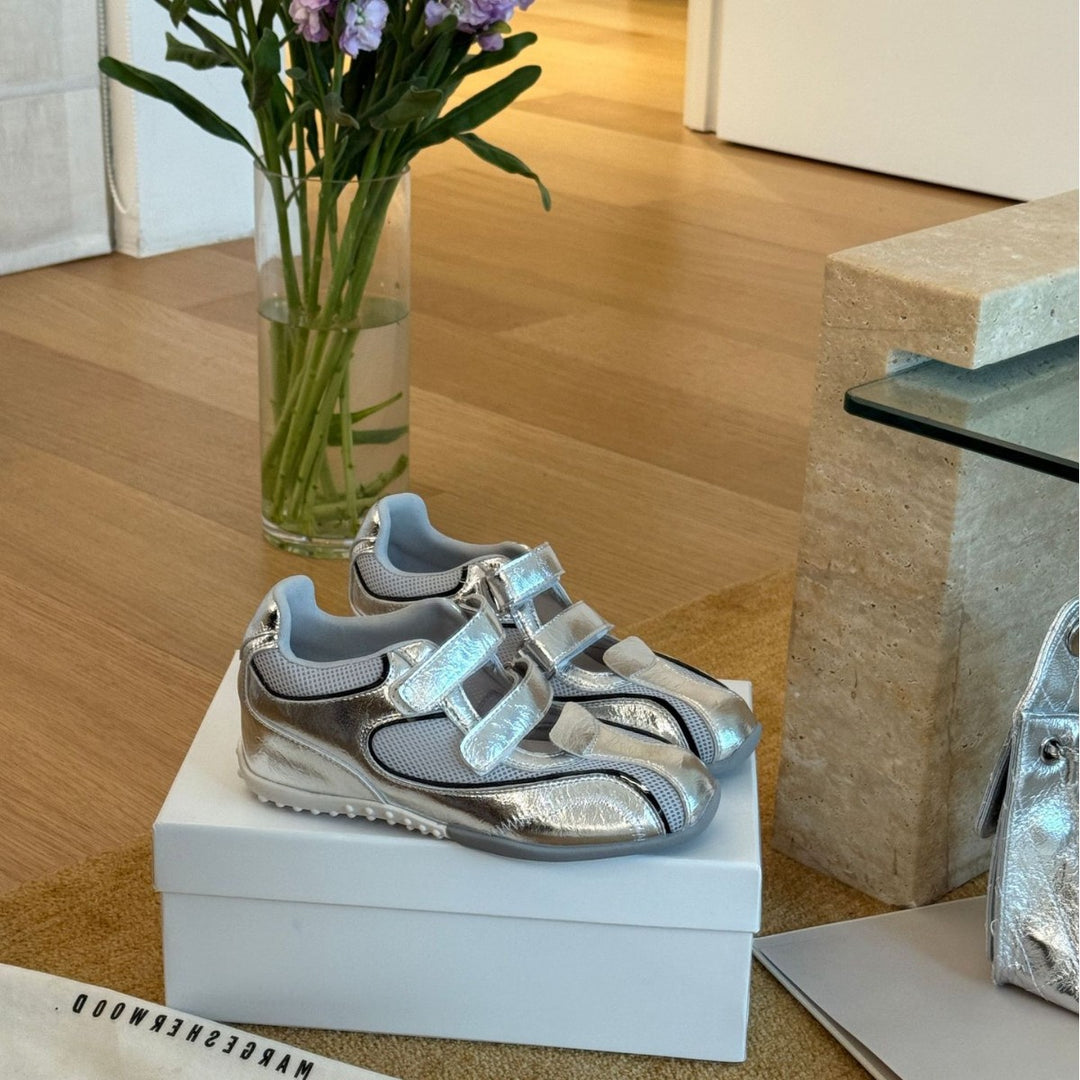 Damen Sportliche Klettverschluss-Sneaker mit atmungsaktiver Netzstruktur und glänzender Oberfläche EB