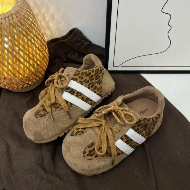 Damen modische Riemchen Sneaker aus Wildleder EB