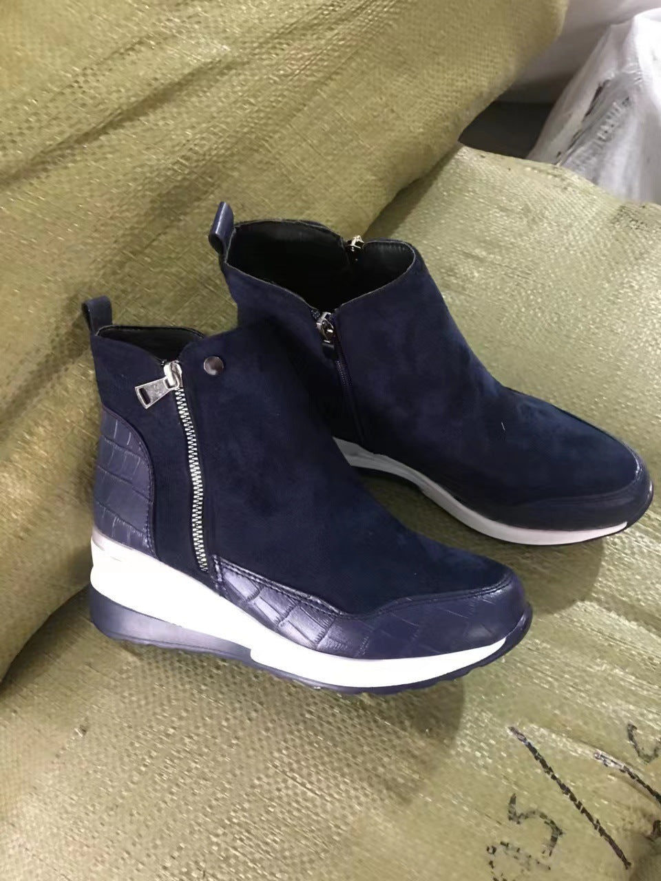 Damen Stiefeletten mit modischem Reißverschluss und eleganter Sohle EB