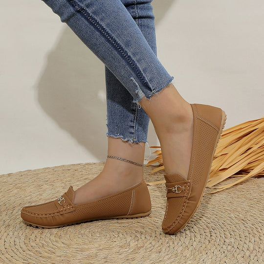 Damen Mokassins mit perforiertem Design und dekorativem Schnallenakzent EB