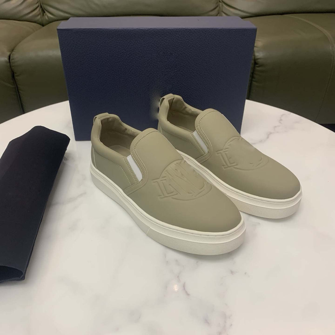 Damen Slip-On Sneakers mit modischem Logo-Detail und rutschfester Sohle EB