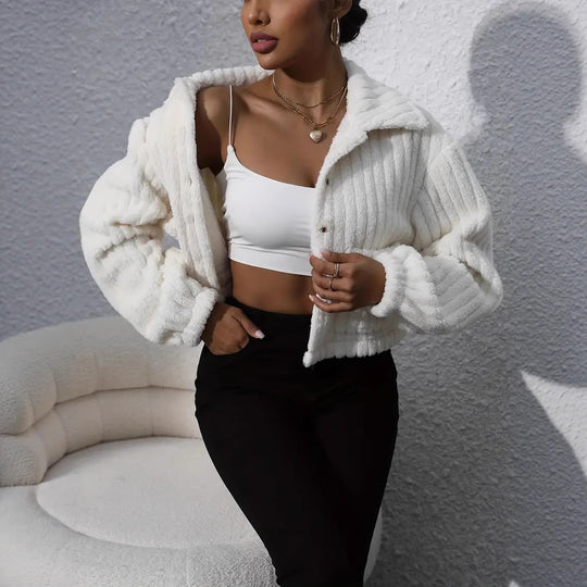 Damen Fluffy Overshirt im Couture-Stil mit Taschen EB