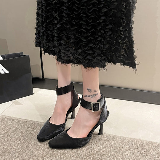 Damen elegante Pumps mit transparentem Riemchen und Glitter-Detail EB