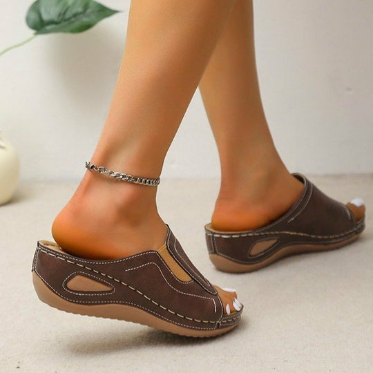 Damen lässige Leder-Sandalen mit verstellbarem Riemen und anatomischem Fußbett EB