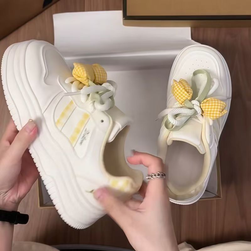 Damen Sneakers mit verspieltem Design und dekorativen Schleifen von EB