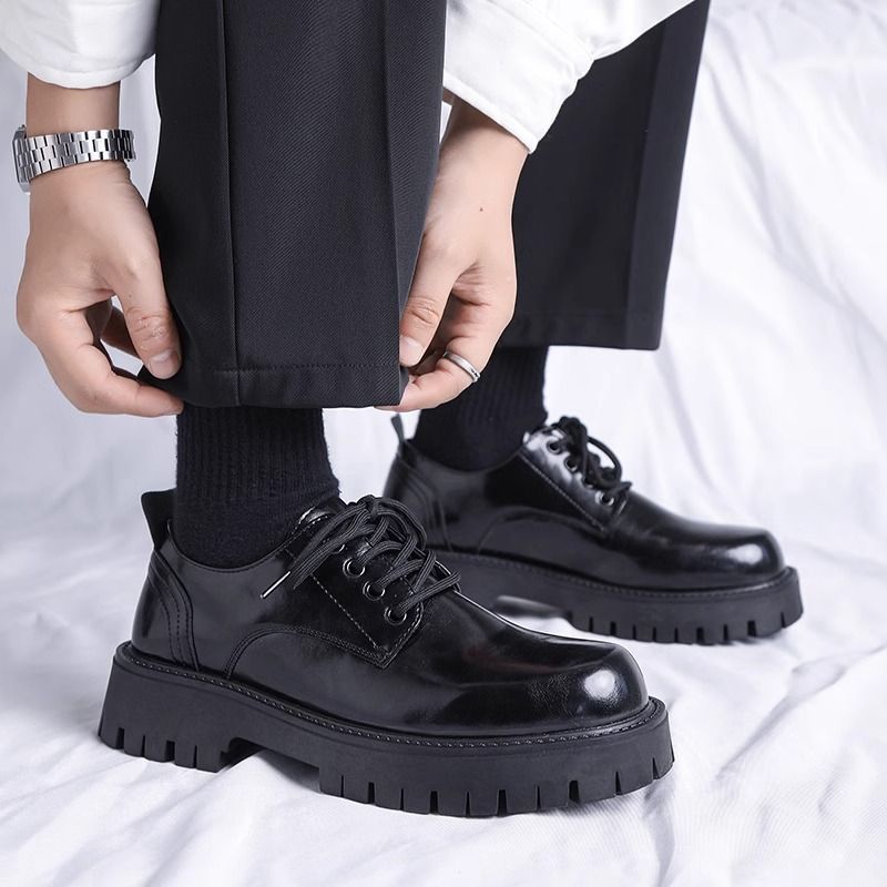Herren klassische Schnürschuhe mit robustem Profil und elegantem Finish EB