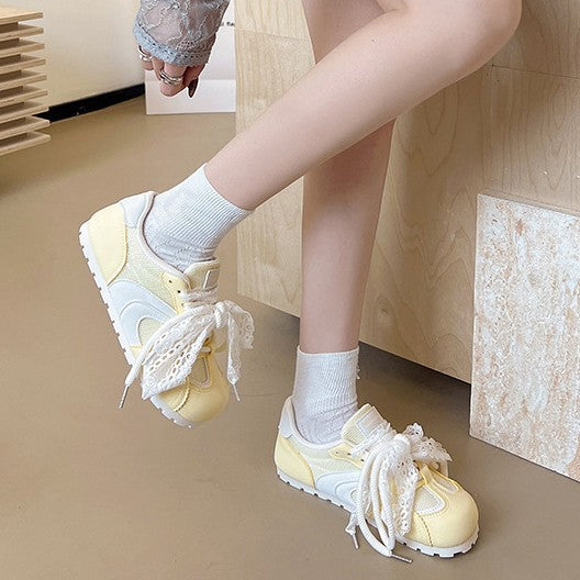 Damen Sneaker mit romantischem Spitzen-Schnürsystem EB