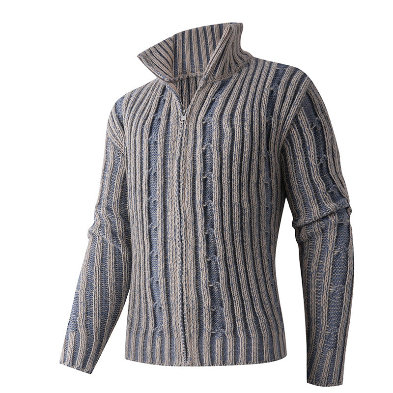 Herren Strickjacke mit Hochkragen und anspruchsvollem Zopfmuster EB