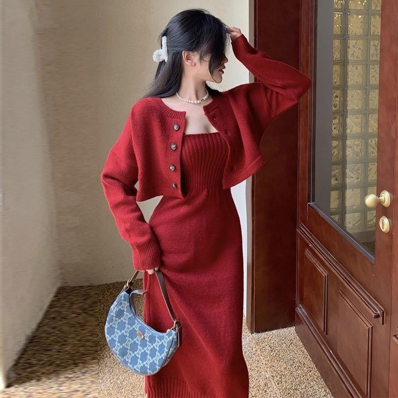 Damen Strickkleid mit taillierter Jacke und Knopfdetails EB