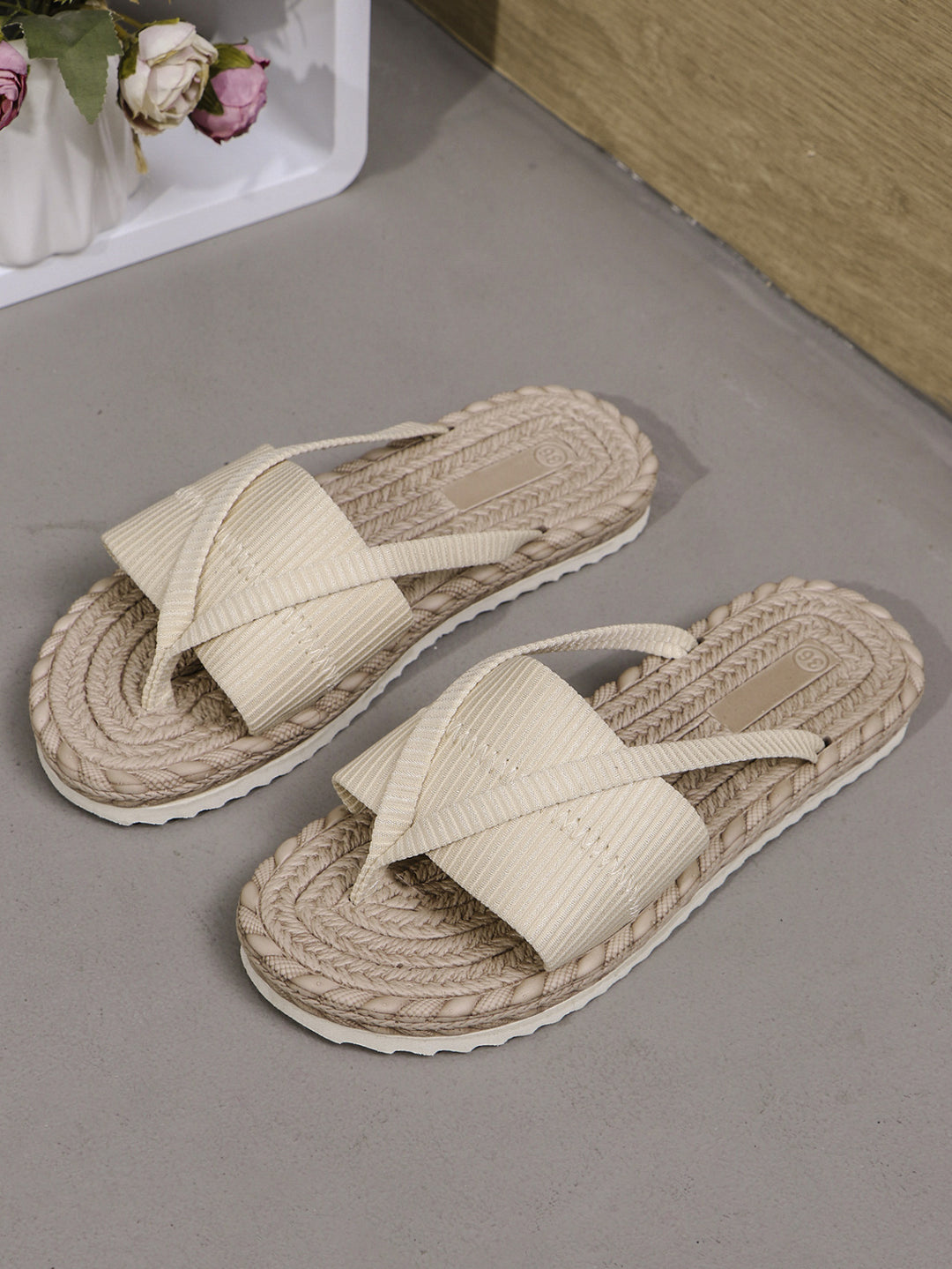 Damen Komfortable Zehentrenner-Sandalen mit geflochtenem Detail EB