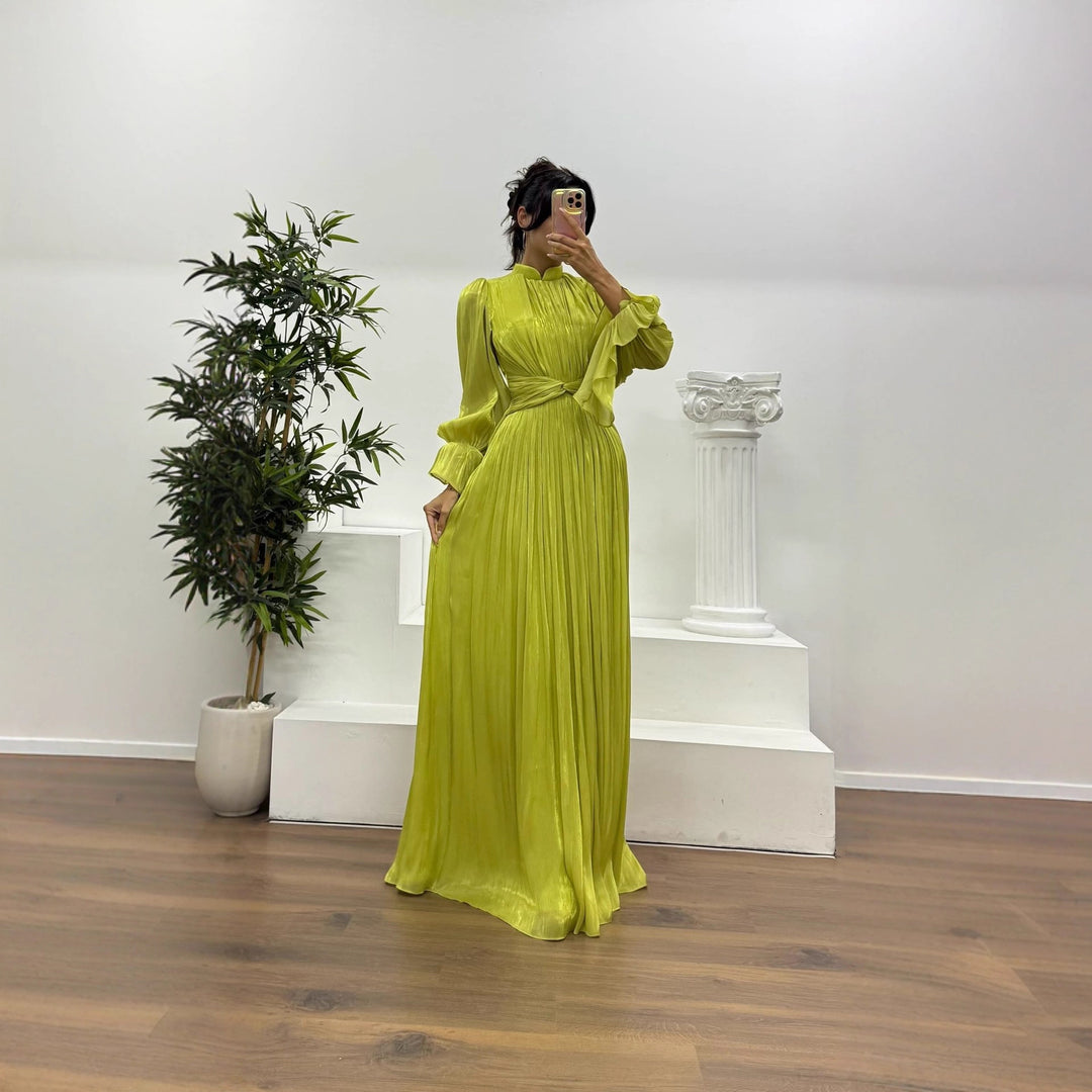 Damen Maxikleid mit figurschmeichelndem Schnitt und eleganter Raffung EB