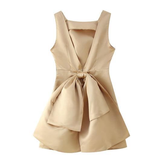Damen elegantes Cocktailkleid mit modernem Schnitt und schwingendem Rock EB