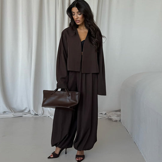 Damen lässiger Hosenanzug mit cropped Jacke und weitem Schnitt EB