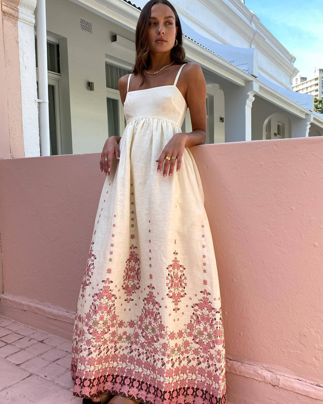 Damen Maxikleid mit exklusivem floralem Stickdesign und zarten Trägern EB