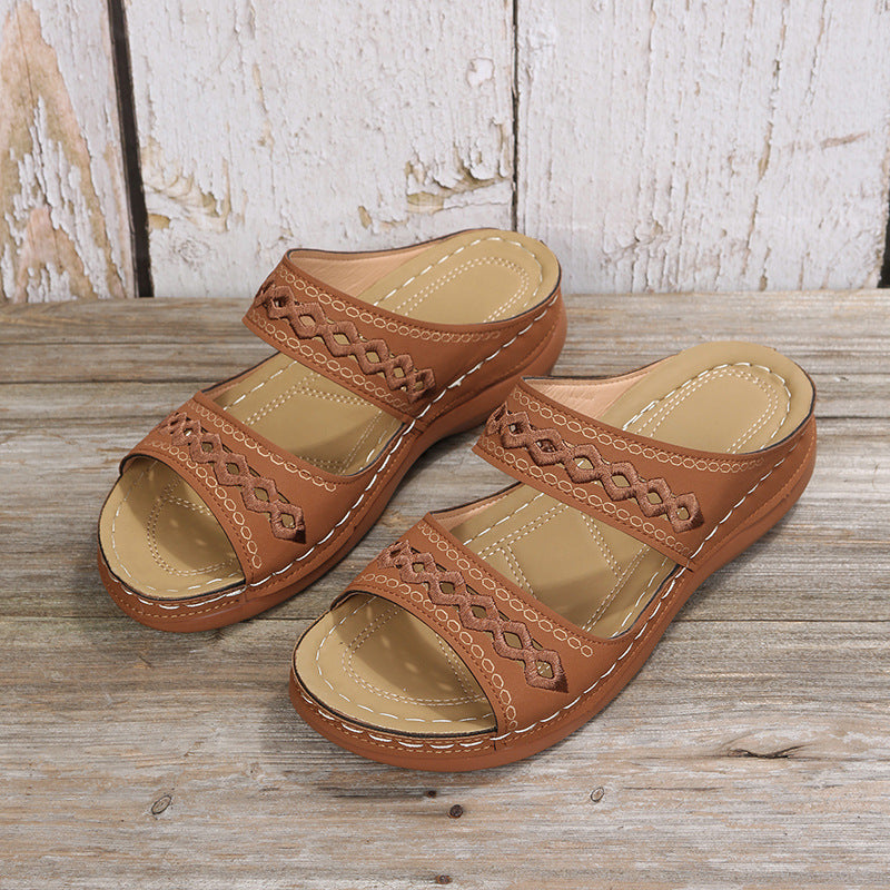 Damen Komfort-Sandalen mit doppeltem Riemen, Stickerei und gepolstertem Fußbett EB