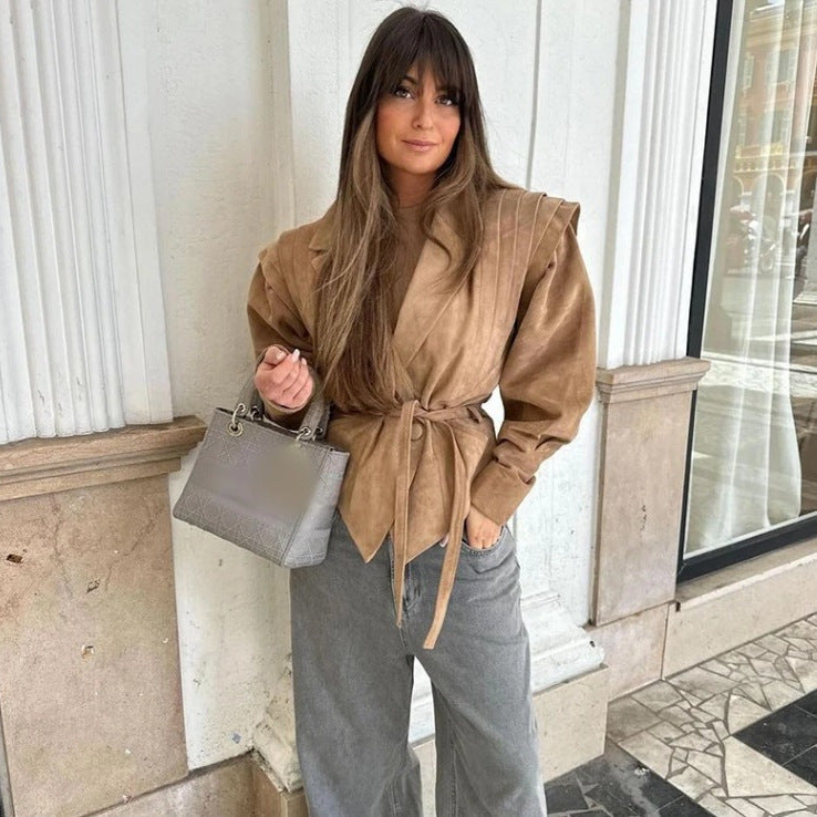 Damen Kunstleder-Bikerjacke mit strukturiertem Design und taillierbarem Gürtel EB