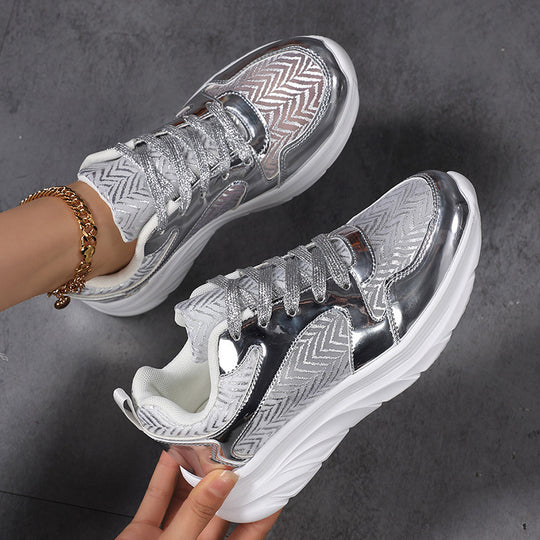 Damen nan glamouröser auffälliger Sneaker mit Glitzerpaneelen jacquardgewebtem Obermaterial und ergonomischer Wellenlaufsohle EB