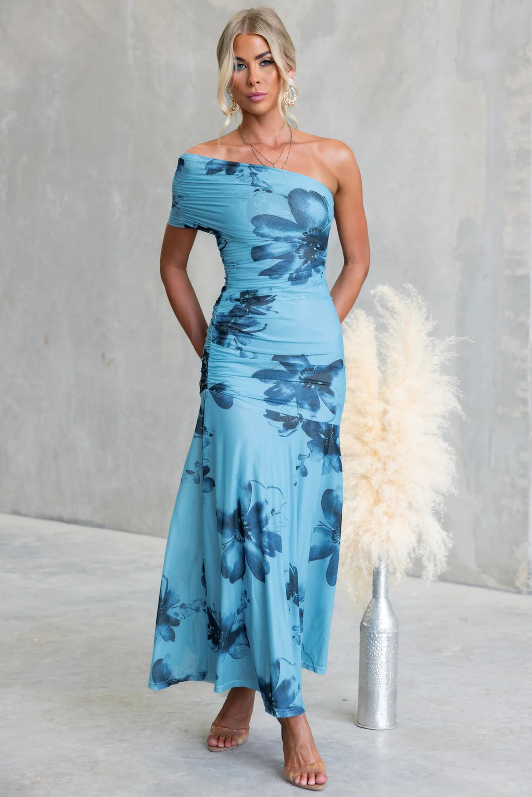 Damen Off-Shoulder Maxikleid mit floralen Akzenten und gerafftem Design EB