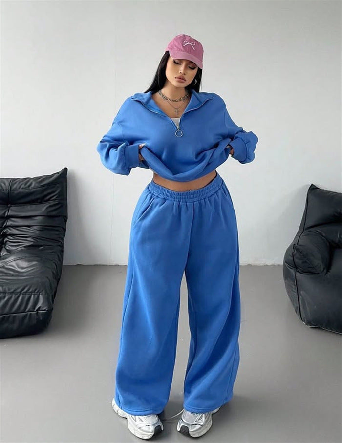 Damen Samt-Cropped-Ziphoodie und weit geschnittene High-Waist Palazzo-Jogginghose Eichborn Berlin