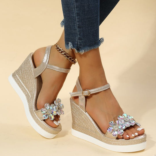 Damen Wedge-Sandalen mit floralen Verzierungen und rutschfester Sohle EB