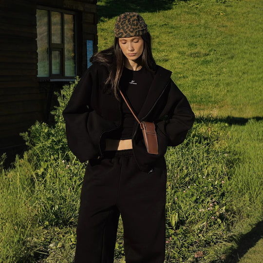 Damen Komfort-Kapuzen-Zipjacke mit verdecktem Reißverschluss, Kängurutasche und gerader Sweat-Hose EB
