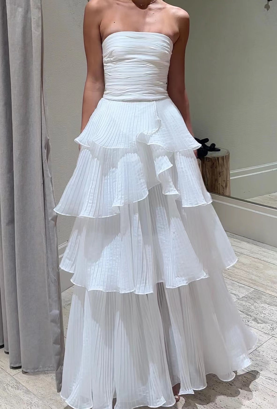 Damen Maxikleid mit voluminösen Rüschendetails und elegantem Rock EB