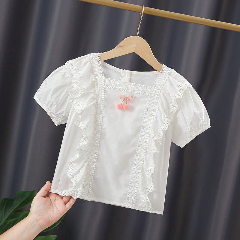 Mädchen Bluse mit verspieltem Rüschendesign und kunstvoller Häkelverzierung EB