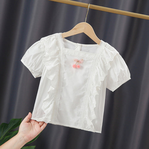 Mädchen Bluse mit verspieltem Rüschendesign und kunstvoller Häkelverzierung EB