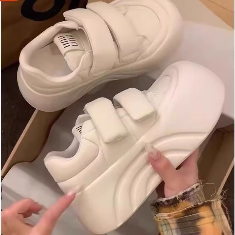 Damen Sneakers mit verstellbaren Klettverschlüssen und dämpfender Sohle EB