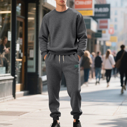 Herren nan relaxed-fit Baumwoll-Fleece-Jogginghose mit elastischem Tunnelzug, gerippten Beinabschlüssen und dezenter Patch-Applikation EB
