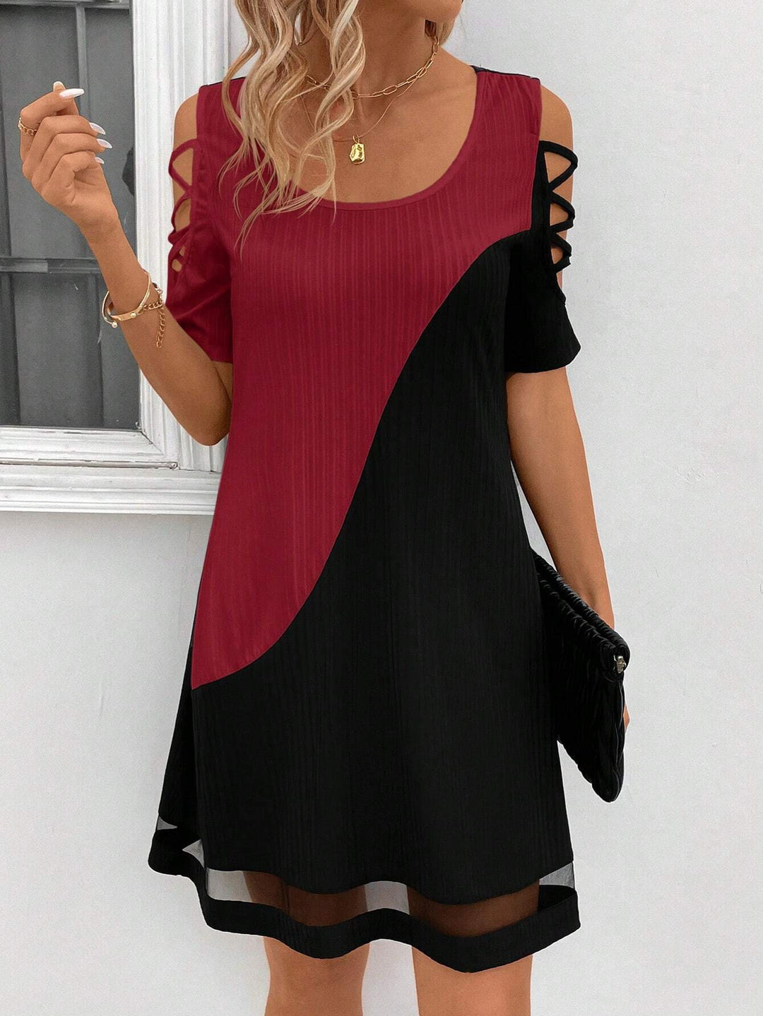 Damen modisches Freizeitkleid mit Cut-Out Ärmeln und asymmetrischem Design EB