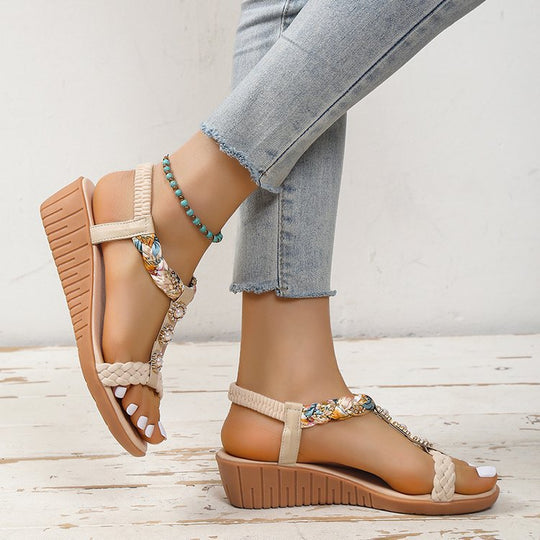 Damen Geschlossene Wedge-Sandalen mit dekorativem Zopfmuster und Anwendungen EB